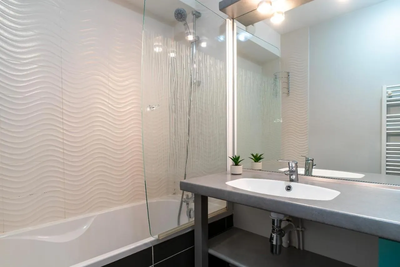 Les Thermes 421- Appt Pour 4 Avec Piscine Partagee 孔卡尔诺 公寓