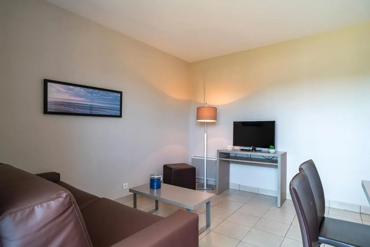 Les Thermes 421- Appt Pour 4 Avec Piscine Partagee 孔卡尔诺