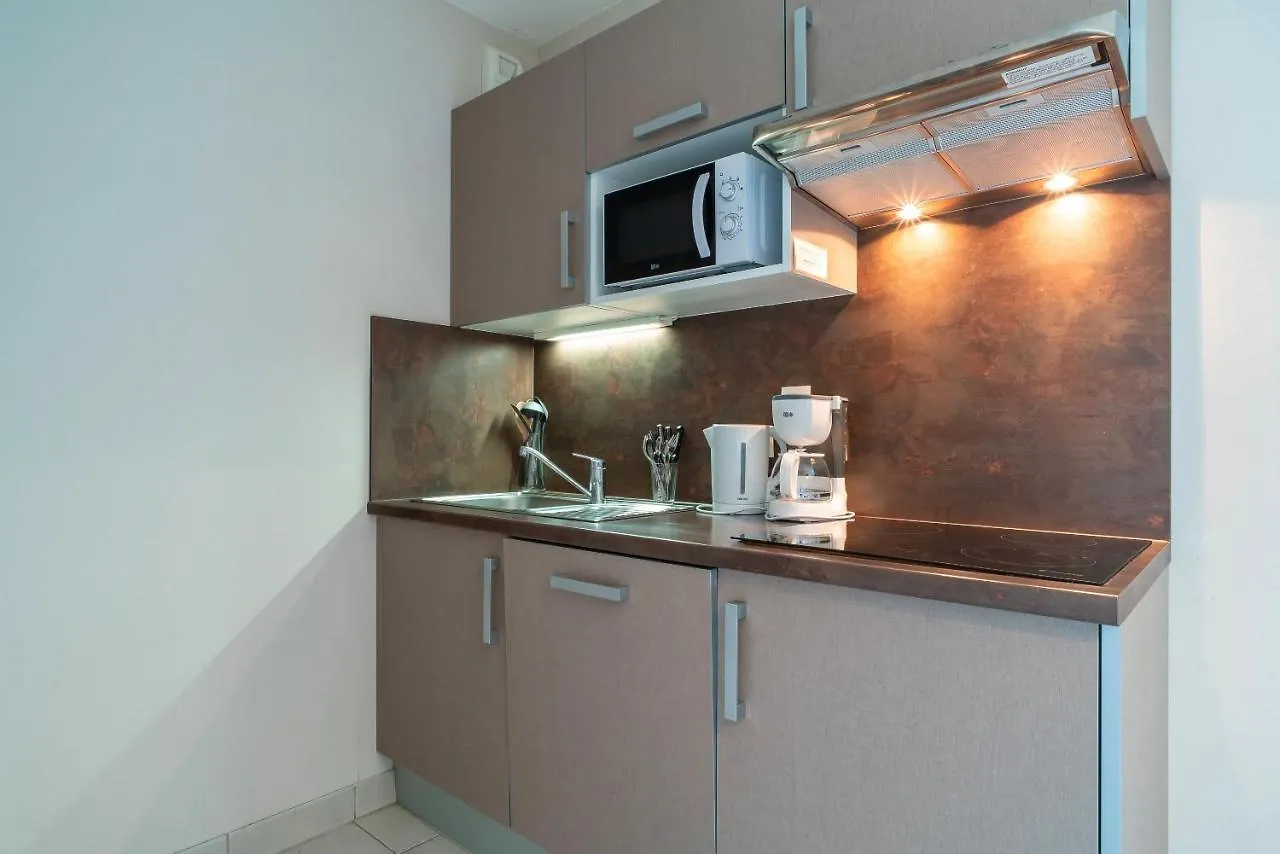 Les Thermes 421- Appt Pour 4 Avec Piscine Partagee Concarneau Apartamento